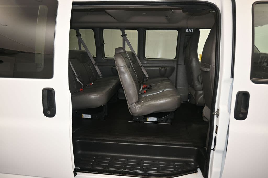 2023 Chevrolet Express 3500 LS Passenger, photo 25 of 53