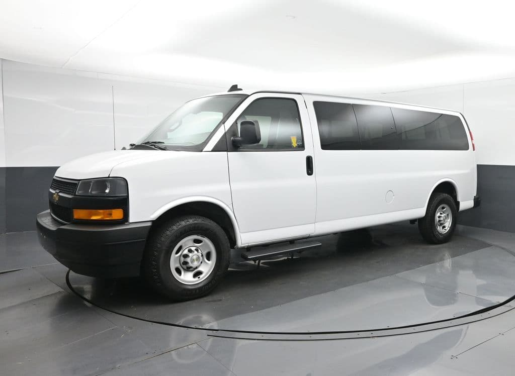 2023 Chevrolet Express 3500 LS Passenger, photo 3 of 53