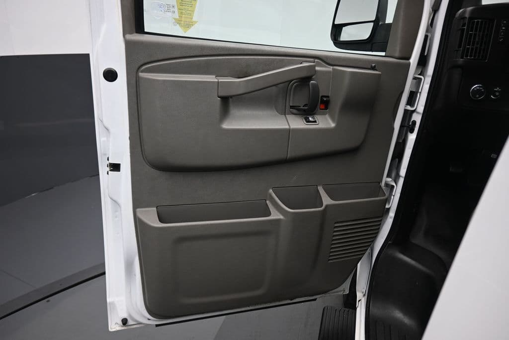 2023 Chevrolet Express 3500 LS Passenger, photo 9 of 53