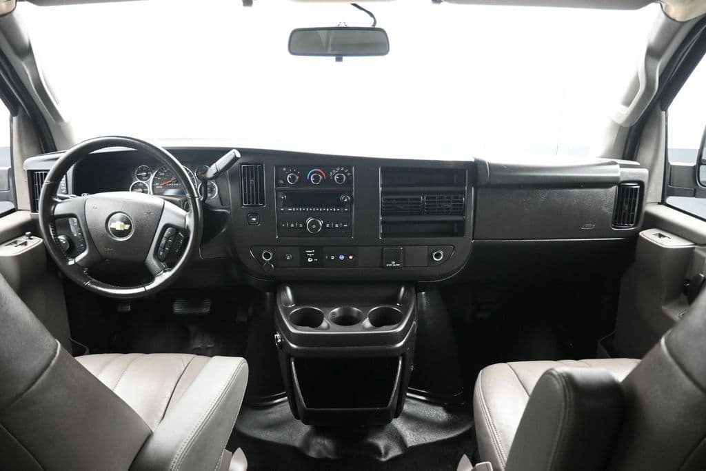 2023 Chevrolet Express 3500 LS Passenger, photo 33 of 53
