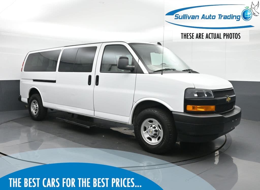 2023 Chevrolet Express 3500 LS Passenger, photo 1 of 53