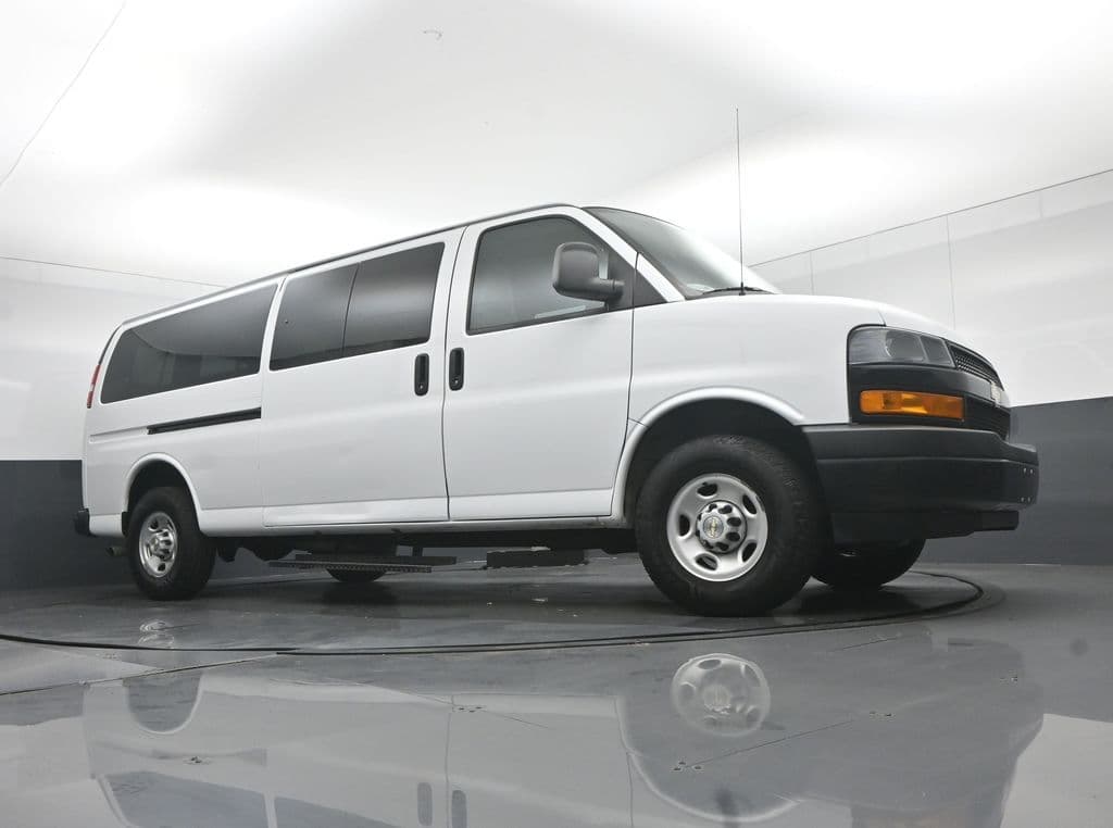 2023 Chevrolet Express 3500 LS Passenger, photo 46 of 53