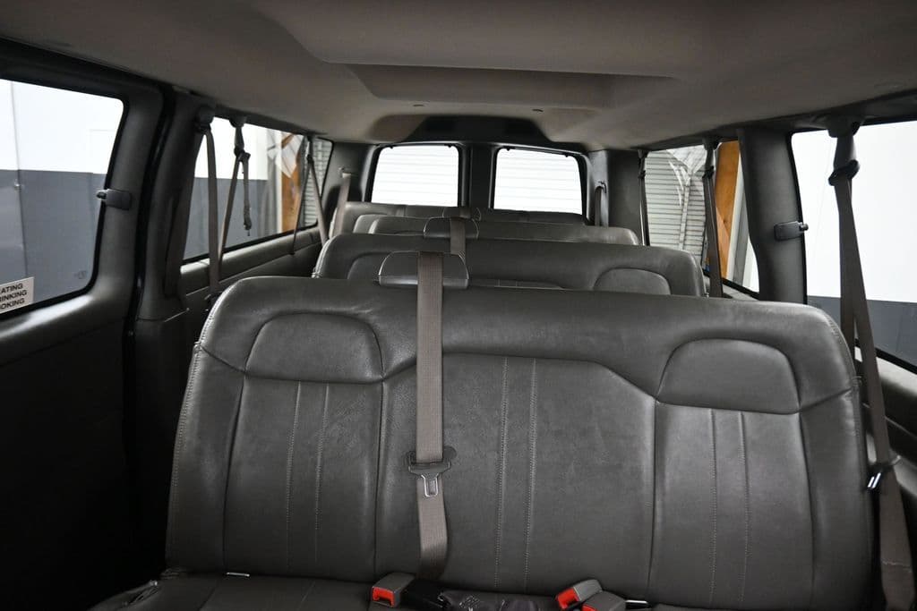 2023 Chevrolet Express 3500 LS Passenger, photo 24 of 53
