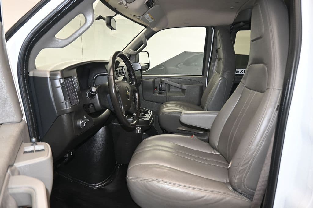 2023 Chevrolet Express 3500 LS Passenger, photo 12 of 53