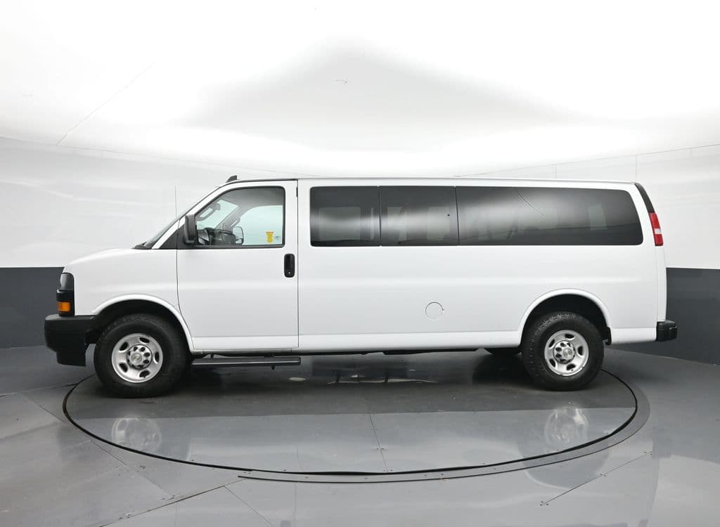 2023 Chevrolet Express 3500 LS Passenger, photo 4 of 53