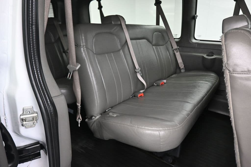 2023 Chevrolet Express 3500 LS Passenger, photo 27 of 53
