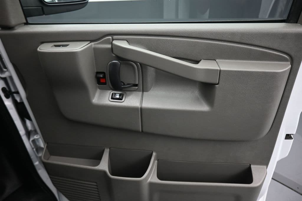 2023 Chevrolet Express 3500 LS Passenger, photo 35 of 53