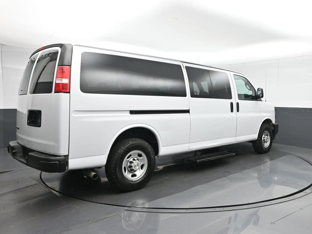 2023 Chevrolet Express 3500 LS Passenger, photo 7 of 53