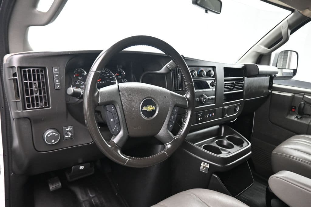 2023 Chevrolet Express 3500 LS Passenger, photo 13 of 53