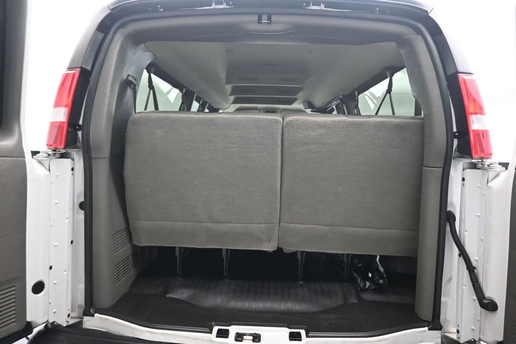 2023 Chevrolet Express 3500 LS Passenger, photo 38 of 53