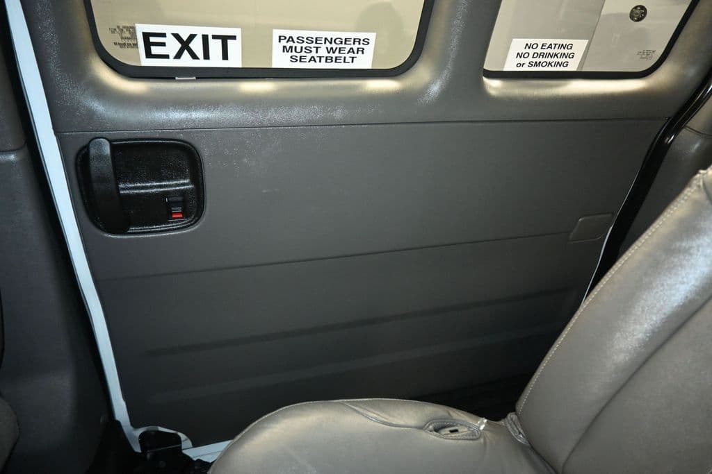 2023 Chevrolet Express 3500 LS Passenger, photo 32 of 53