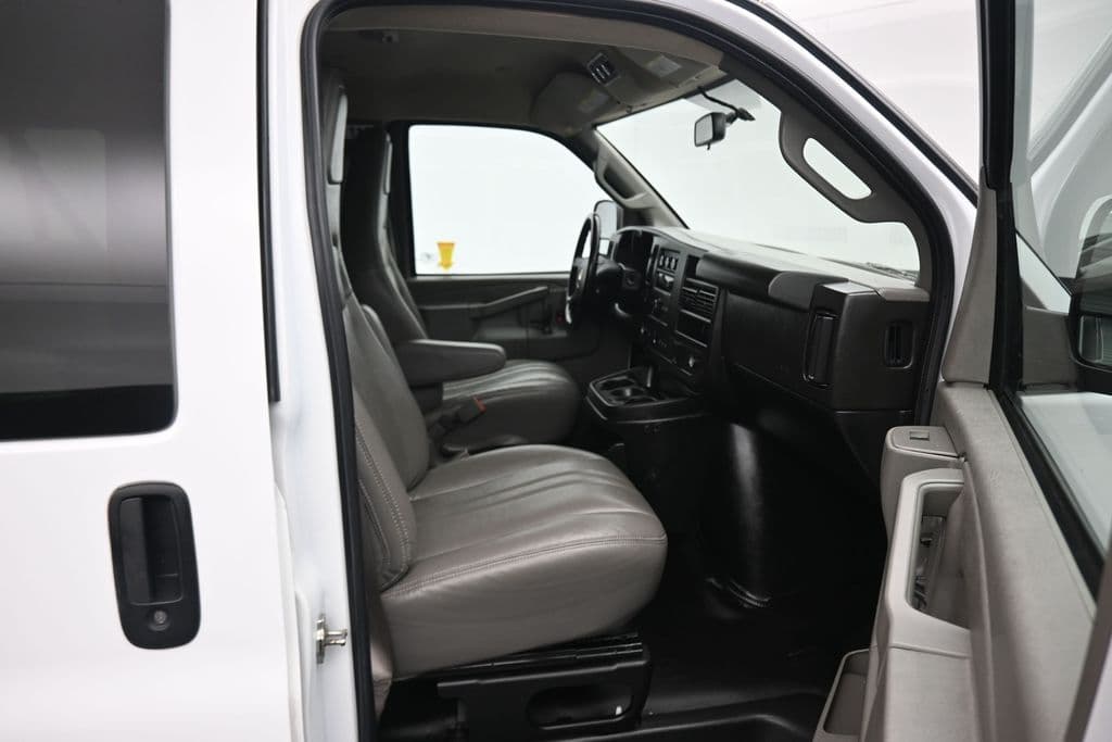 2023 Chevrolet Express 3500 LS Passenger, photo 36 of 53