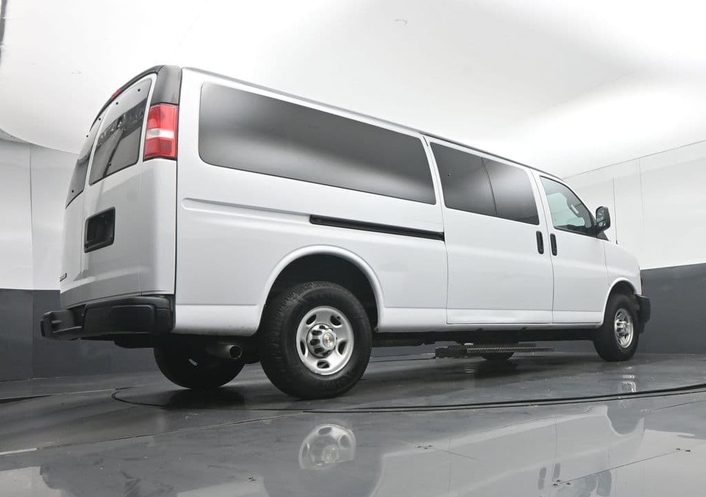 2023 Chevrolet Express 3500 LS Passenger, photo 49 of 53