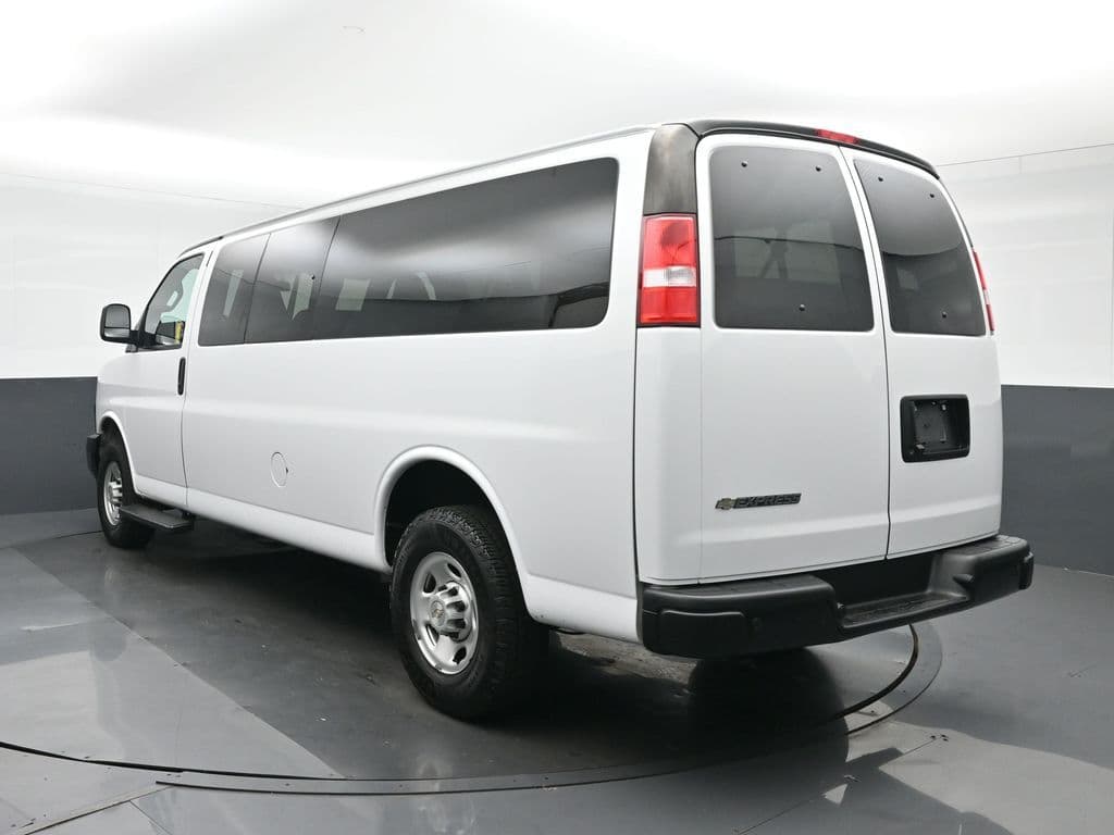 2023 Chevrolet Express 3500 LS Passenger, photo 5 of 53
