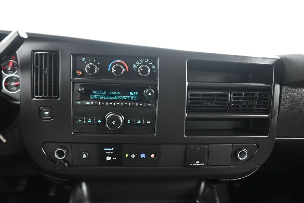 2023 Chevrolet Express 3500 LS Passenger, photo 17 of 53