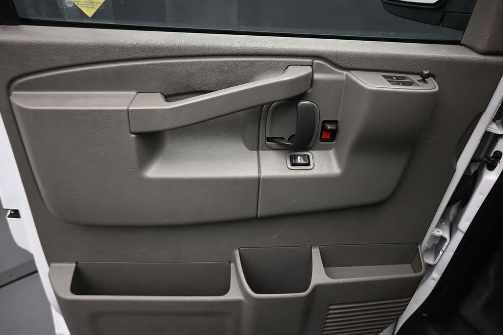 2023 Chevrolet Express 3500 LS Passenger, photo 10 of 53