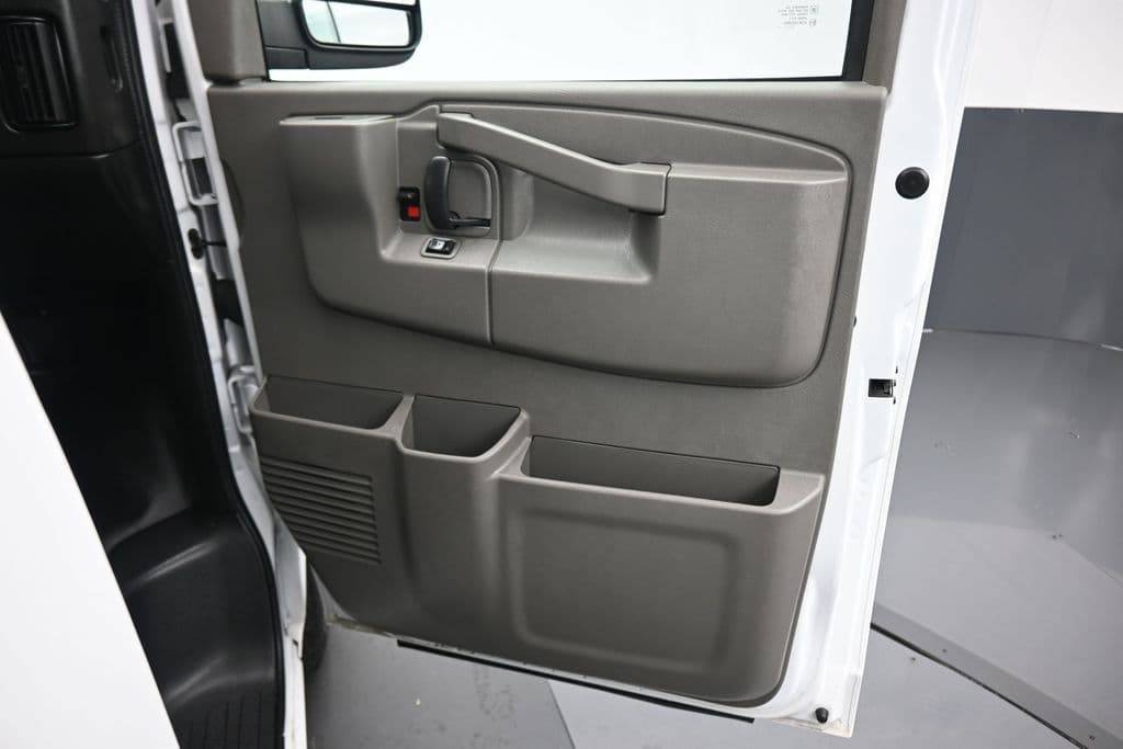 2023 Chevrolet Express 3500 LS Passenger, photo 34 of 53