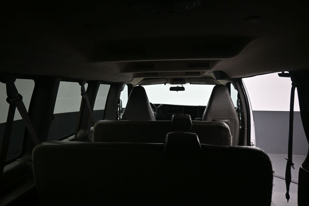 2023 Chevrolet Express 3500 LS Passenger, photo 31 of 53