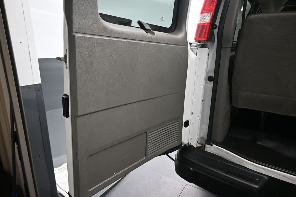 2023 Chevrolet Express 3500 LS Passenger, photo 40 of 53