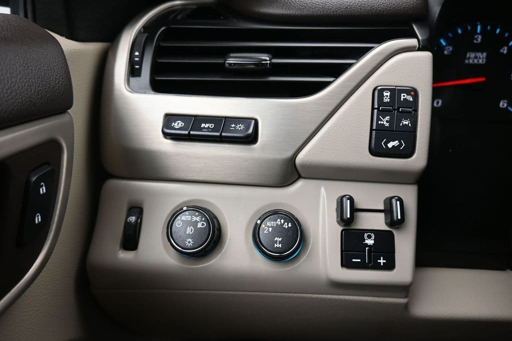 2018 GMC Yukon Denali, photo 29 of 73