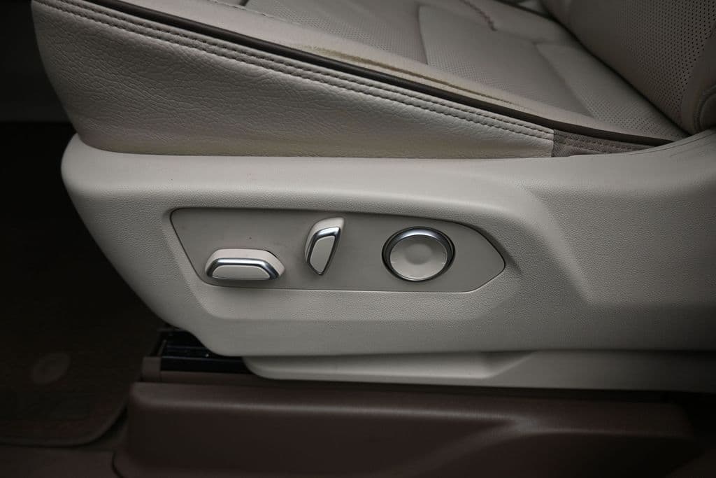2023 GMC Yukon XL Denali, photo 13 of 83