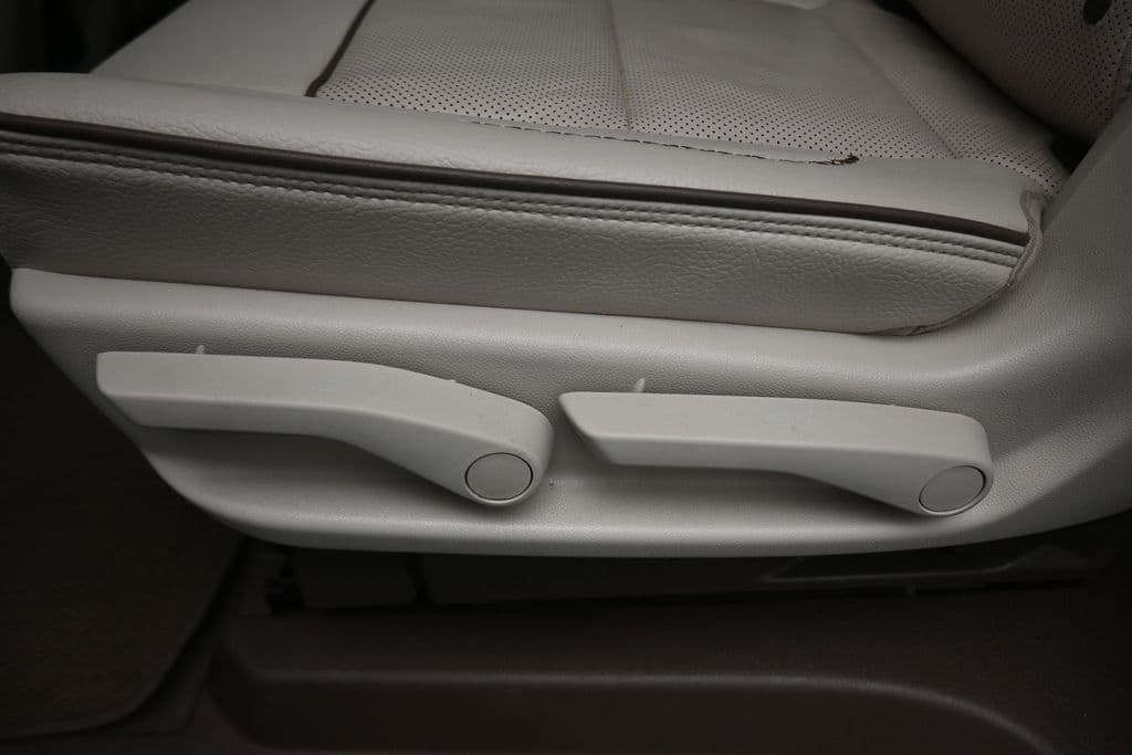 2023 GMC Yukon XL Denali, photo 38 of 83
