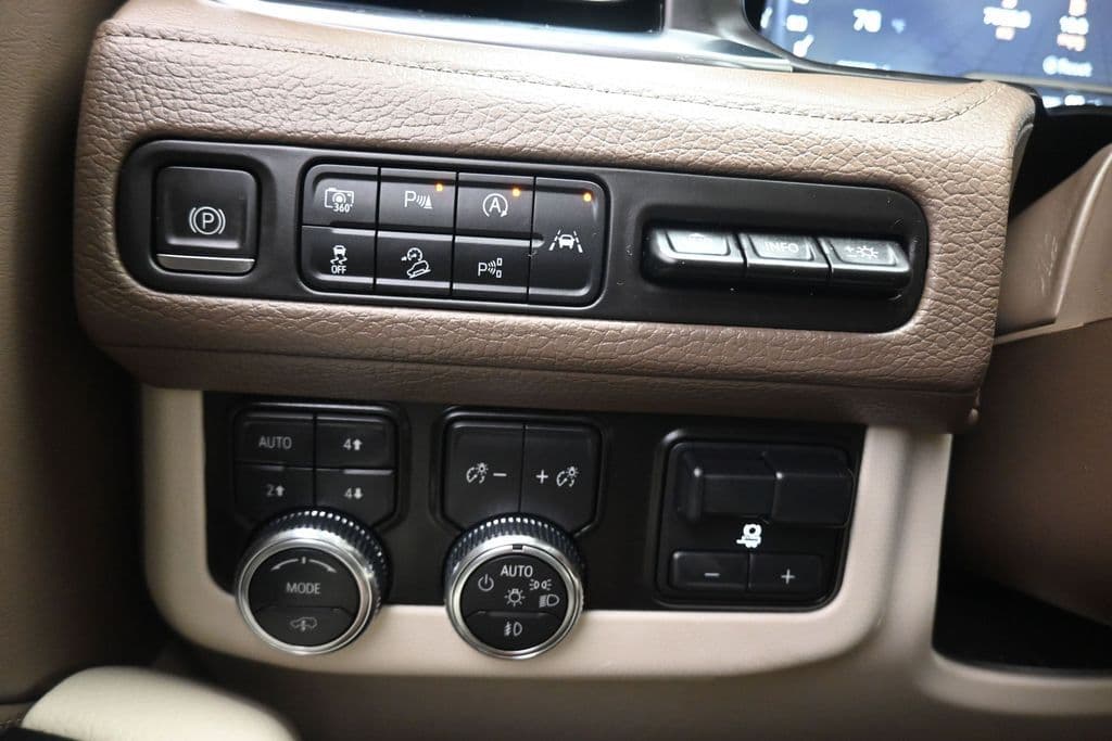 2023 GMC Yukon XL Denali, photo 32 of 83