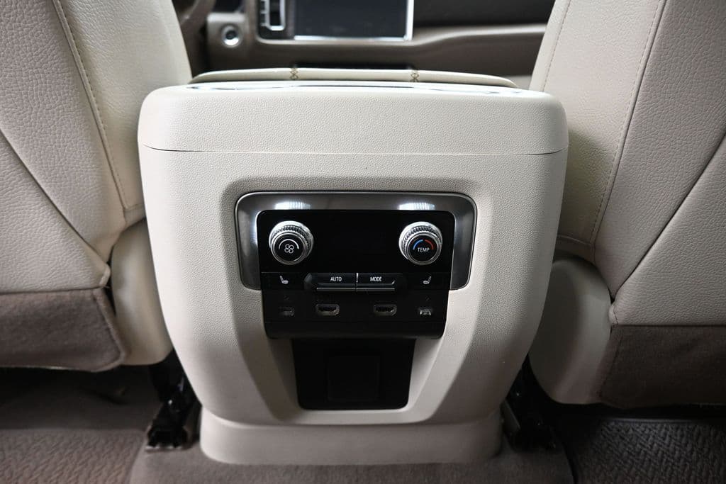 2023 GMC Yukon XL Denali, photo 40 of 83