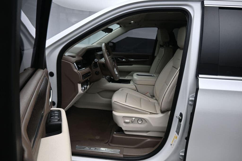2023 GMC Yukon XL Denali, photo 12 of 83