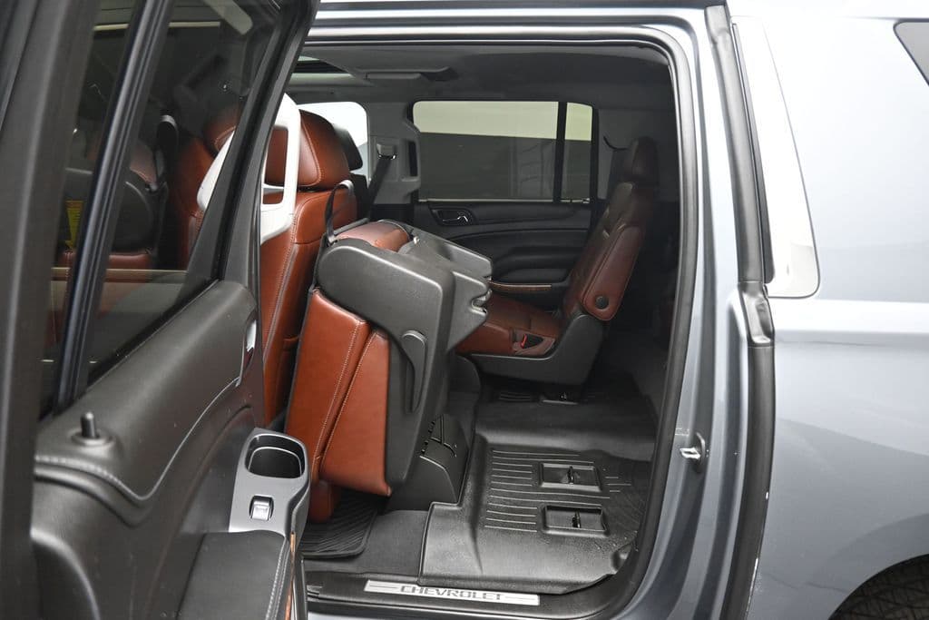 2019 Chevrolet Suburban Premier, photo 35 of 72
