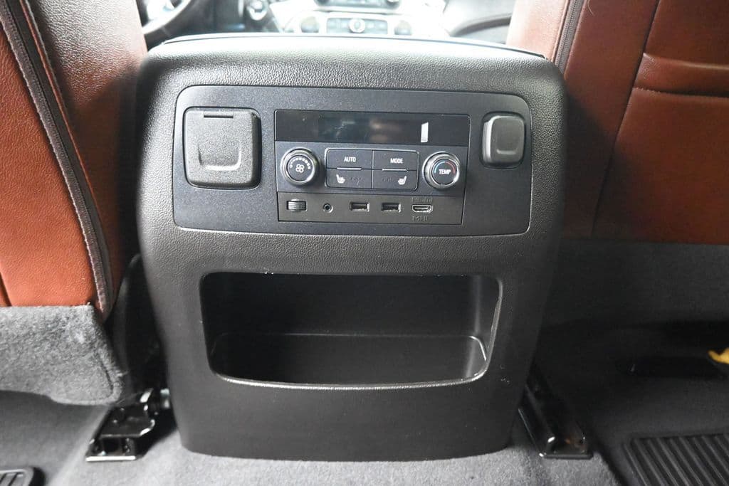 2019 Chevrolet Suburban Premier, photo 33 of 72