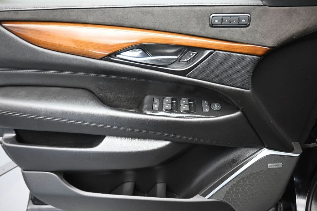 2020 Cadillac Escalade Luxury, photo 10 of 74