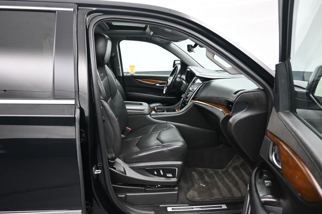 2020 Cadillac Escalade Luxury, photo 54 of 74