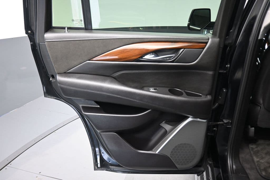 2020 Cadillac Escalade Luxury, photo 34 of 74
