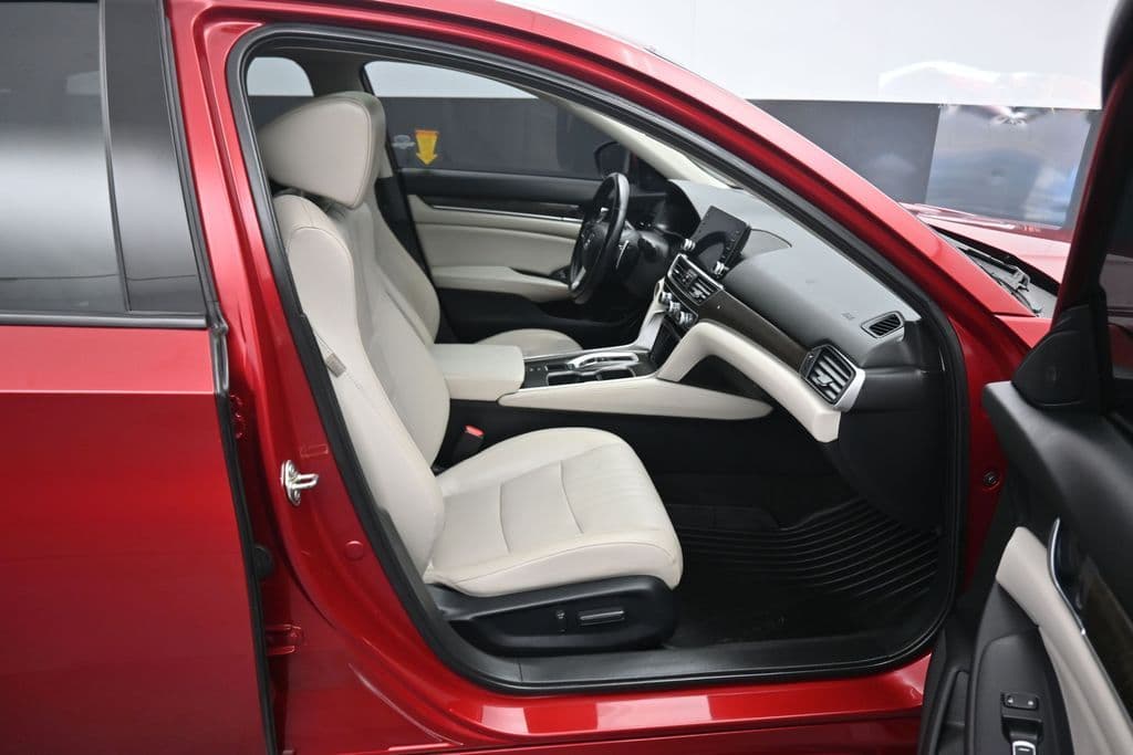 2018 Honda Accord Touring 2.0T, photo 45 of 64