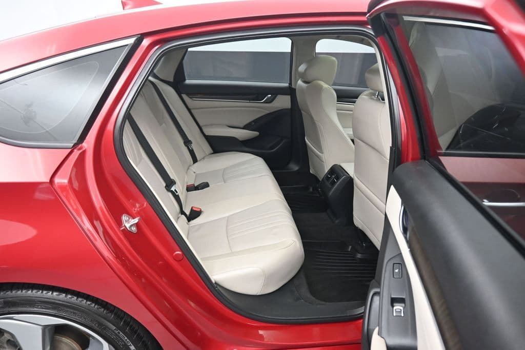 2018 Honda Accord Touring 2.0T, photo 40 of 64