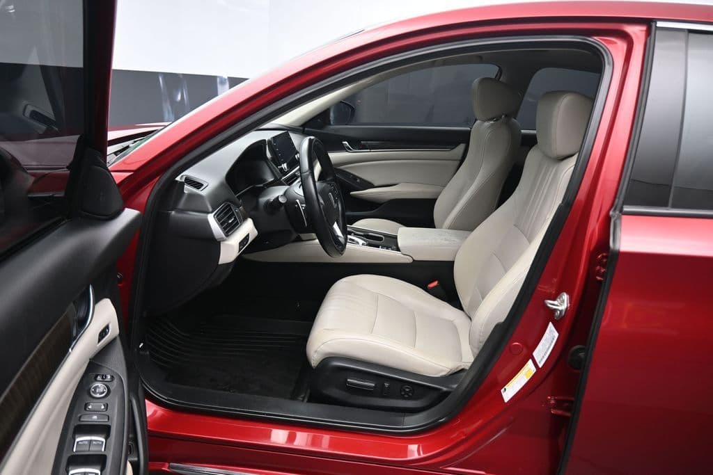 2018 Honda Accord Touring 2.0T, photo 12 of 64