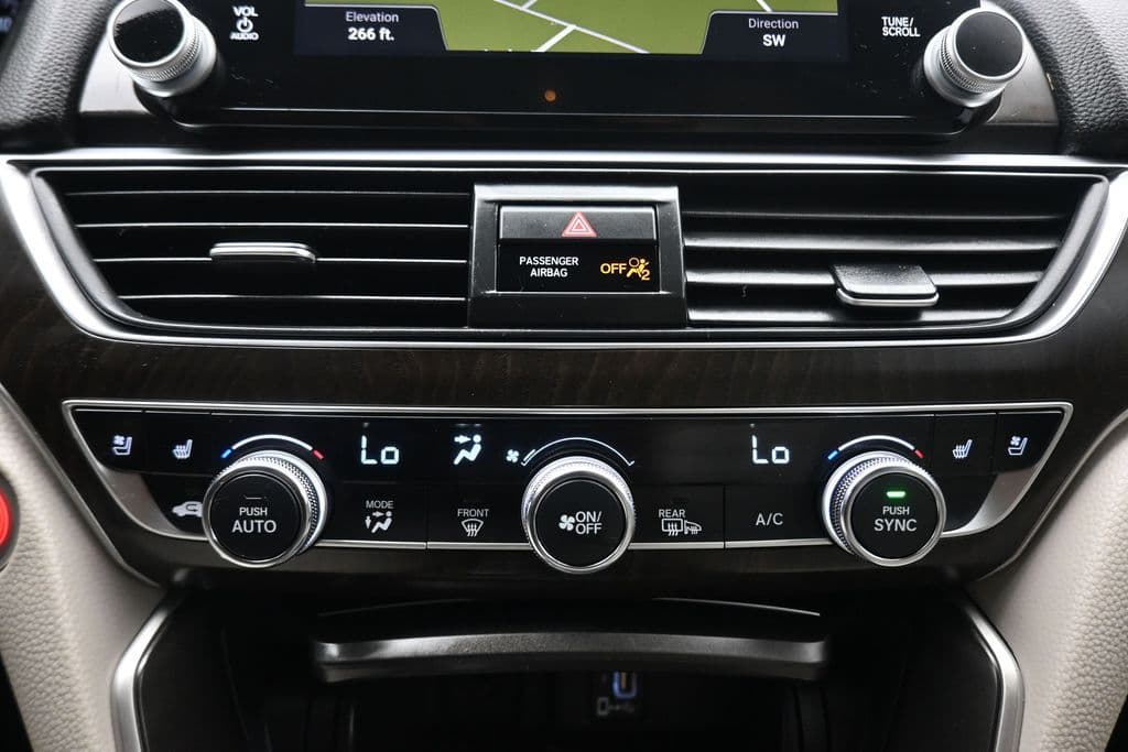 2018 Honda Accord Touring 2.0T, photo 23 of 64