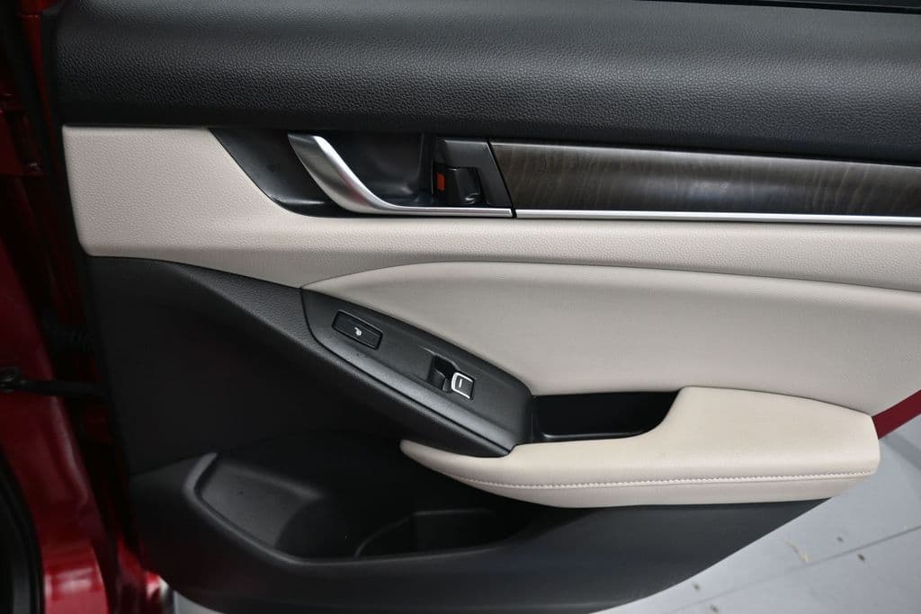 2018 Honda Accord Touring 2.0T, photo 39 of 64