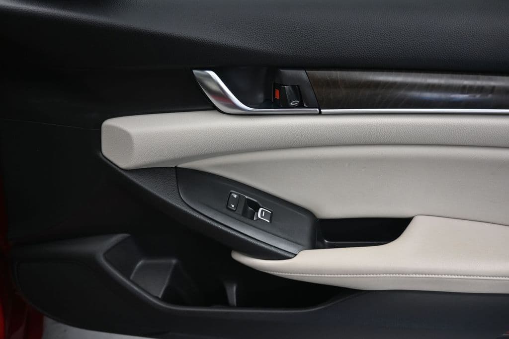 2018 Honda Accord Touring 2.0T, photo 44 of 64