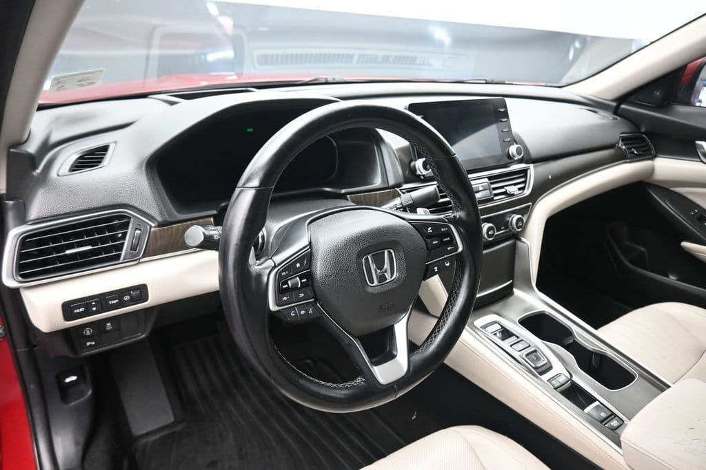 2018 Honda Accord Touring 2.0T, photo 14 of 64
