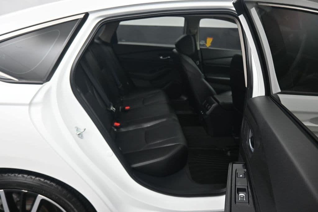 2023 Honda Accord Hybrid Touring, photo 38 of 59