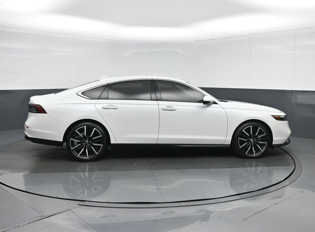 2023 Honda Accord Hybrid Touring, photo 8 of 59