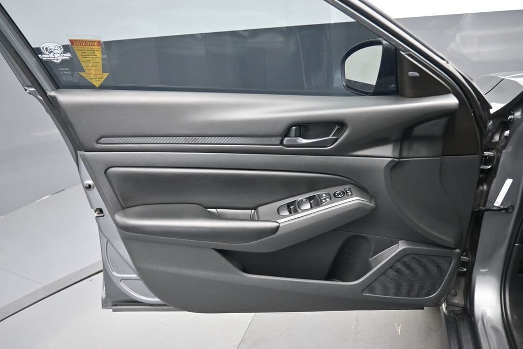 2024 Nissan Altima 2.5 S, photo 9 of 52