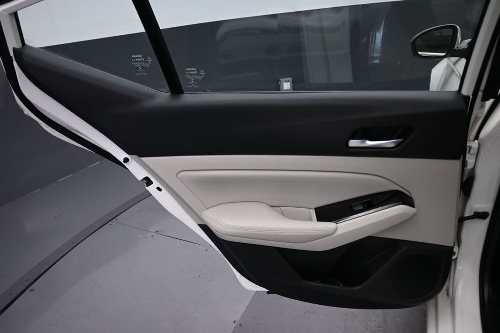 2021 Nissan Altima 2.5 SV, photo 27 of 56