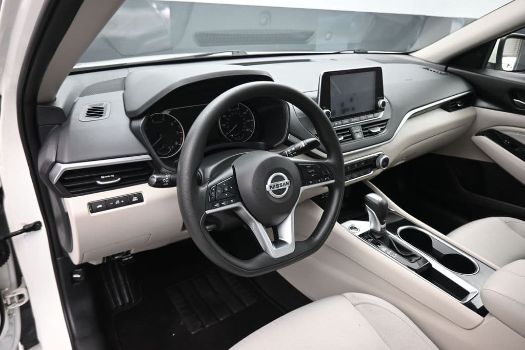 2021 Nissan Altima 2.5 SV, photo 13 of 56