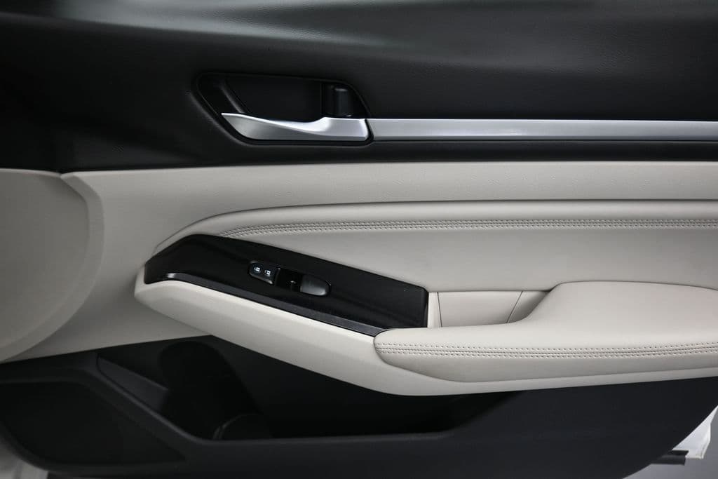 2021 Nissan Altima 2.5 SV, photo 37 of 56