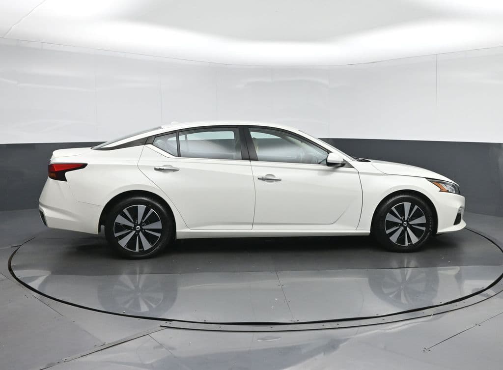 2021 Nissan Altima 2.5 SV, photo 8 of 56