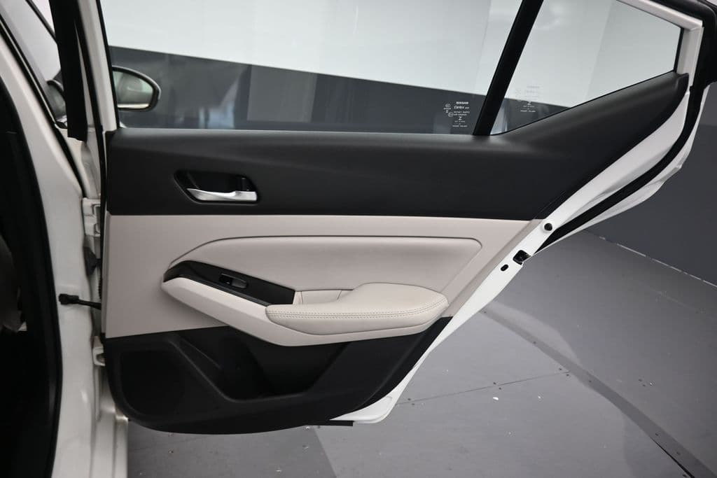 2021 Nissan Altima 2.5 SV, photo 32 of 56