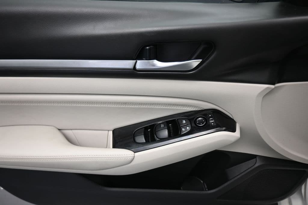 2021 Nissan Altima 2.5 SV, photo 10 of 56